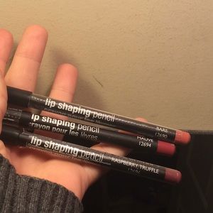 ❗️TRADED❗️Lip shaping colored pencils